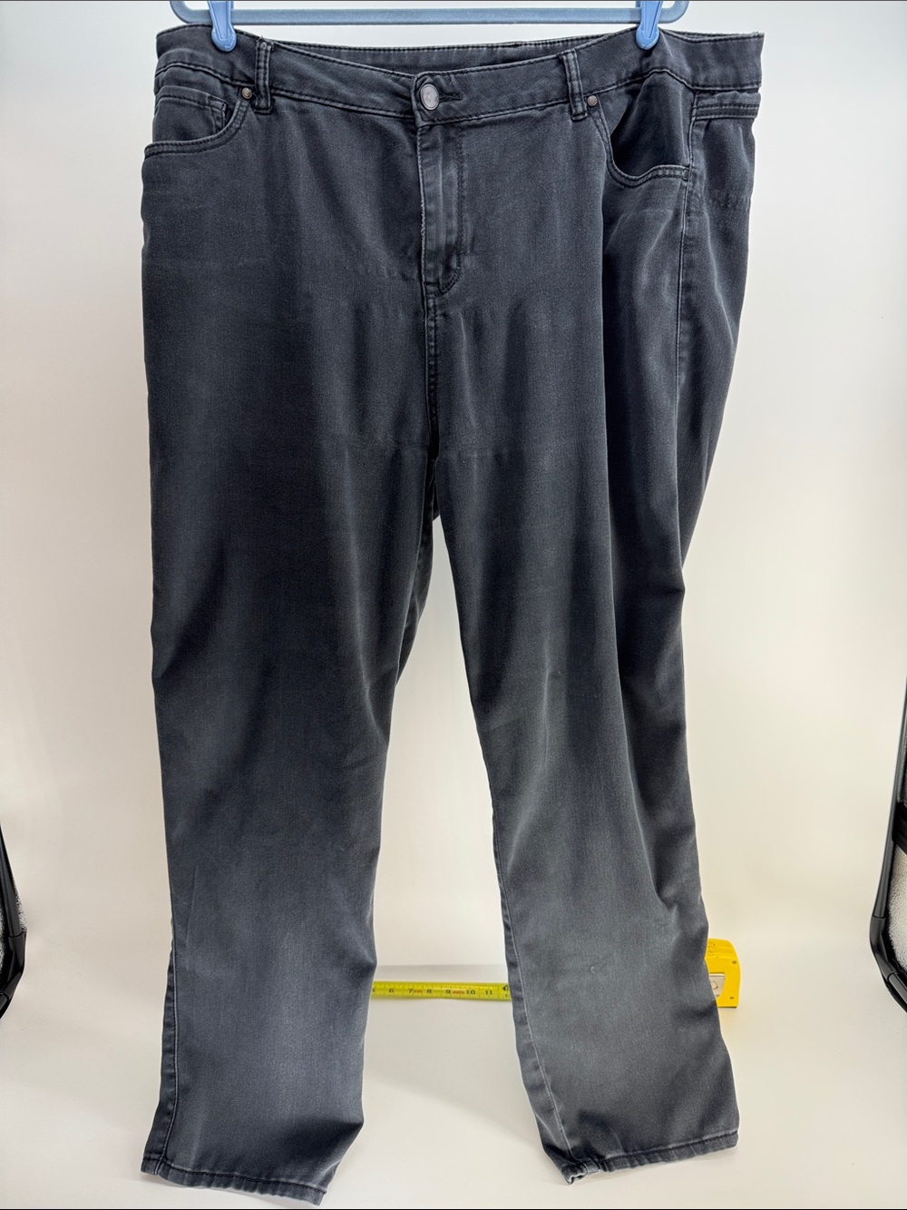 Source Unknown Women's Straight Leg Jeans in Charcoal Black